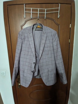 Assist men's suit 3 in 1 size 56 mauve grey checked like new