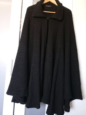 Vassiliadis black knitted cape like new