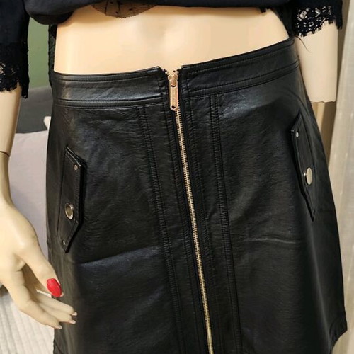 Lynne black leatherette skirt like new, size Large