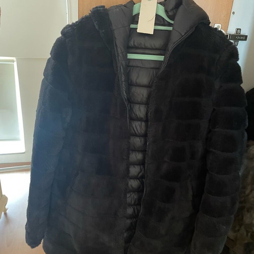 Fur coat like new, short, black with two sides and soft faux fur