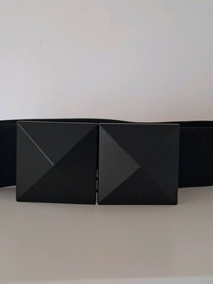 Ζώνη γυναικεία ελαστική μαύρη με μεταλλικό μαύρο κουμπί σαν καινούργια