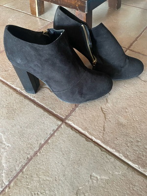 Black ankle boots size 41 like new
