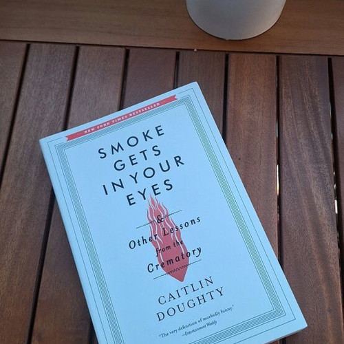 Smoke Gets in Your Eyes book by Caitlin Doughty like new, English edition