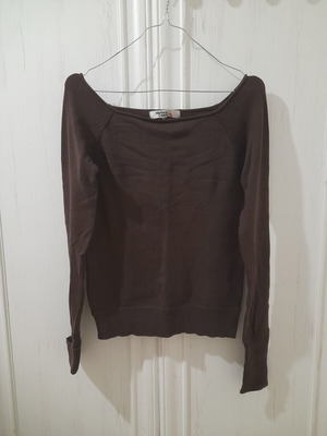 Knitted blouse like new, brown, off-shoulder, size M