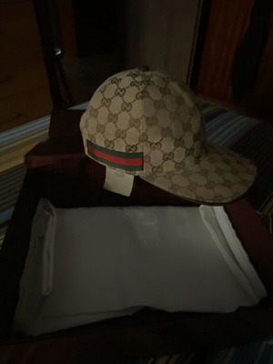 Gucci GG Supreme Cap like new, beige, with box and bag