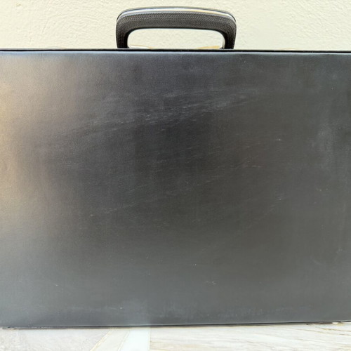 Vintage attaché case black, like new with keys