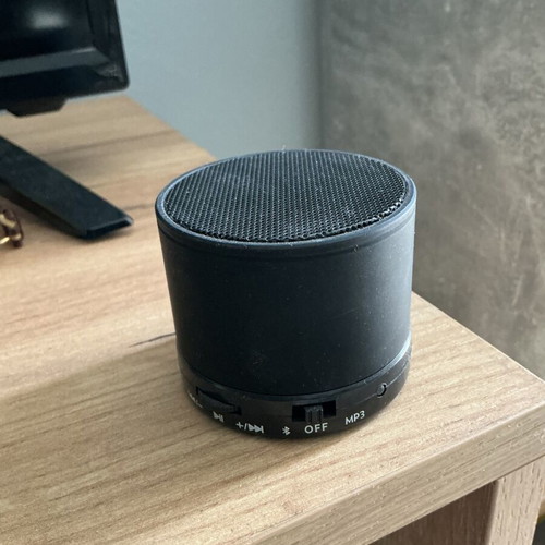 Bluetooth speaker like new, fully functional with charging cable
