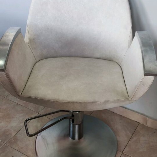 Hairdressing chair like new