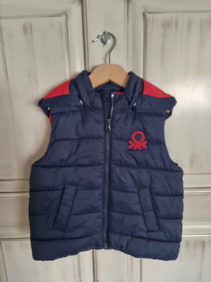 Benetton vest for 3-year-old like new with detachable hood blue red