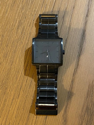Nixon The District retro wristwatch like new, black