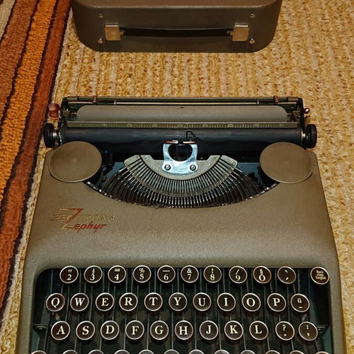 Corona Zephyr typewriter used, collectible vintage model