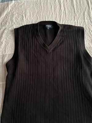 Mexx sleeveless sweater black L like new