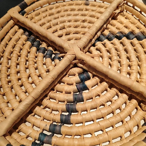 Serving platter with 4 plates and wicker base like new