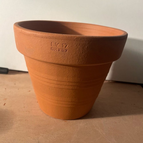 Clay pot EV17 made in Italy with hole new (16.5cm diameter x 14cm height)