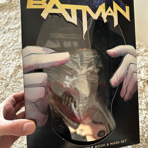 Batman Death of the Family book and mask set new