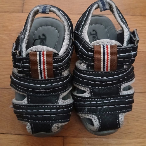 Tengrui children's sandals size 20 like new, black and grey