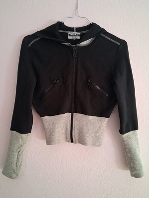 00's cropped sweatshirt like new, black and gray