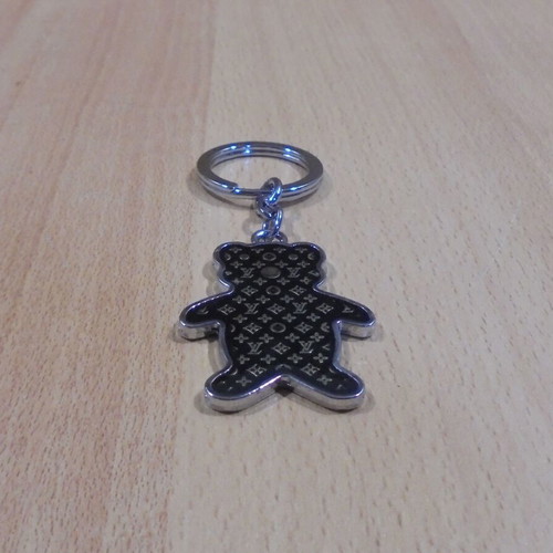 Women's metal keychain with teddy bear like new, black and silver