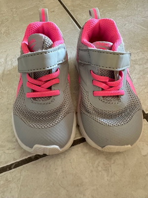 Αθλητικά Reebok μεταχειρισμένα σε άριστη κατάσταση, μέγεθος 20