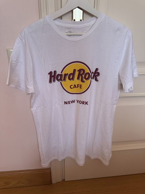 Hard Rock Cafe New York short sleeve t-shirt like new, white, medium