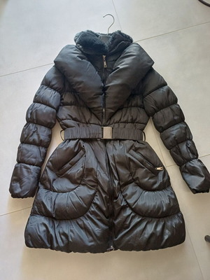 Jacket black long with detachable faux fur collar used, size S
