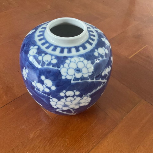 Chinese vase antique in excellent condition