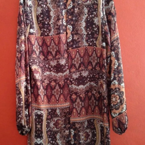 Lace dress with sleeve openings, multicolored