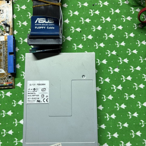 Retro PC Pentium 4 3.0GHz set used with ASUS P4C800-E and GeForce4 MX440