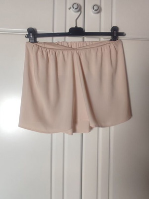 Nude Off Shoulder Crop Top with Silicone Support size M like new