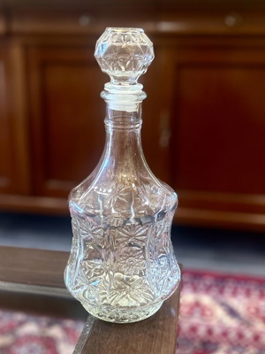 Γυάλινη καράφα vintage για λικέρ με λάστιχο στο καπάκι, 1000ml