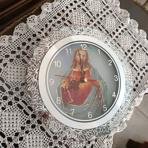Table clock used, diameter 20 centimeters
