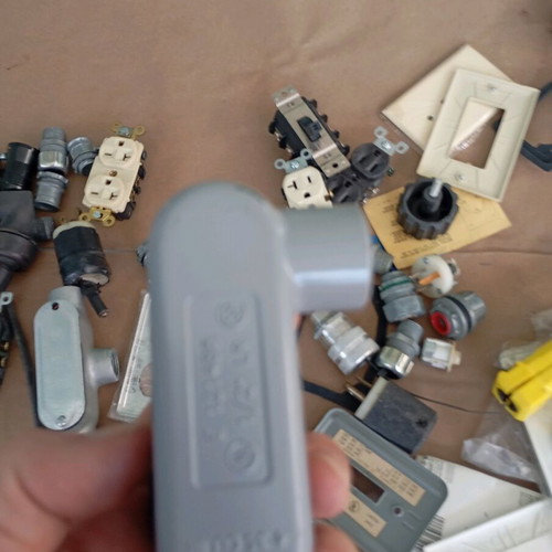 Electrical supplies like new, 80 pieces for electrical installations