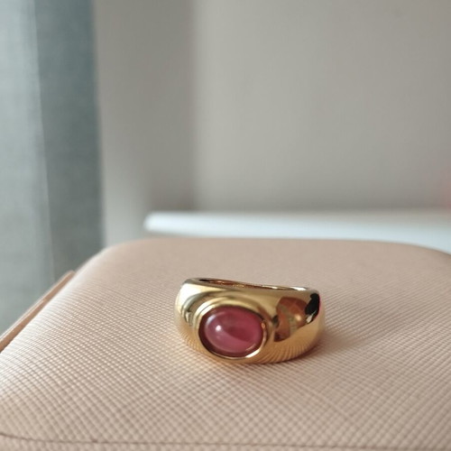 Ring in gold color with pink stone like new
