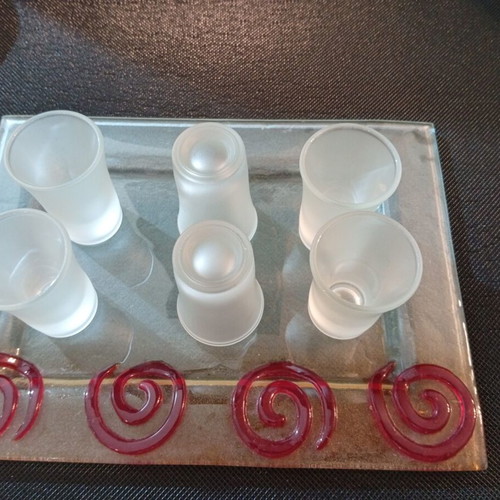 Set of 6 shot glasses with tray like new