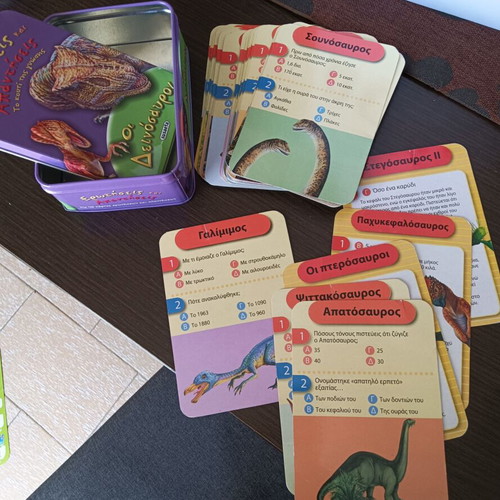 Educational Dinosaur Trivia Set with Metal Box and 5 Figures like new