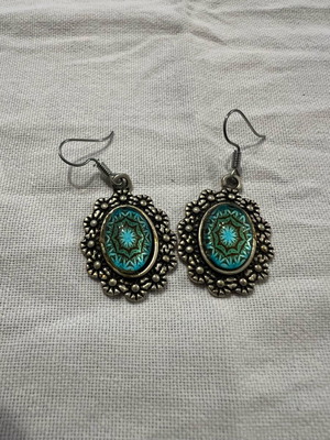Retro earrings like new, silver with turquoise pattern