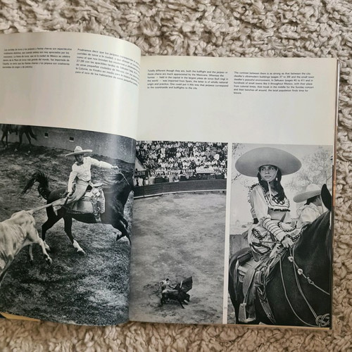 Mexico En Movimiento photo album used, 1st edition 1970
