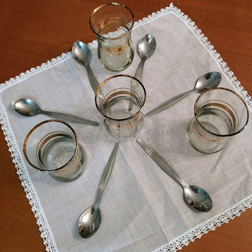 Authentic Tulip Tea Set with 4 Glasses, 6 Güllü Spoons and Handmade Doily
