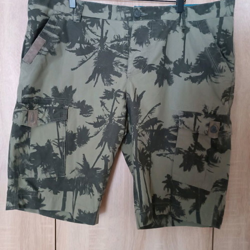 Funky Buddha men's summer cargo shorts like new, khaki