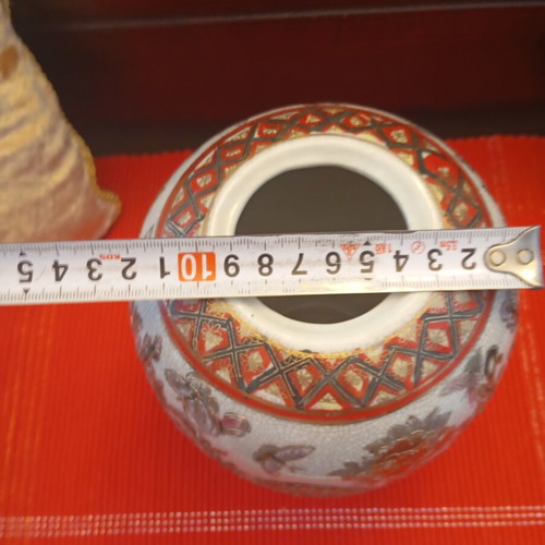 Satsuma vase like new with embossed crackle designs and gold details