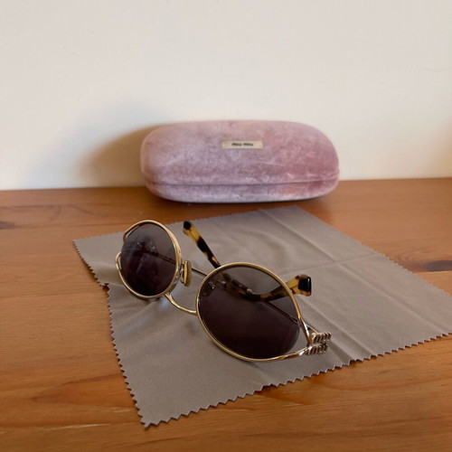 Miu Miu 52YS sunglasses like new, gold color