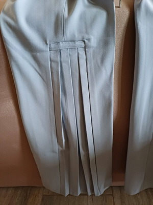 Women's pants new French tailoring with calf design, size XS