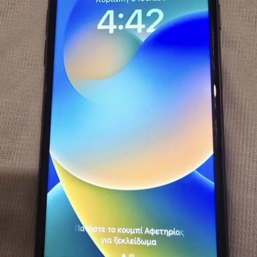 iPhone 8 64GB black like new with 100% battery health and box