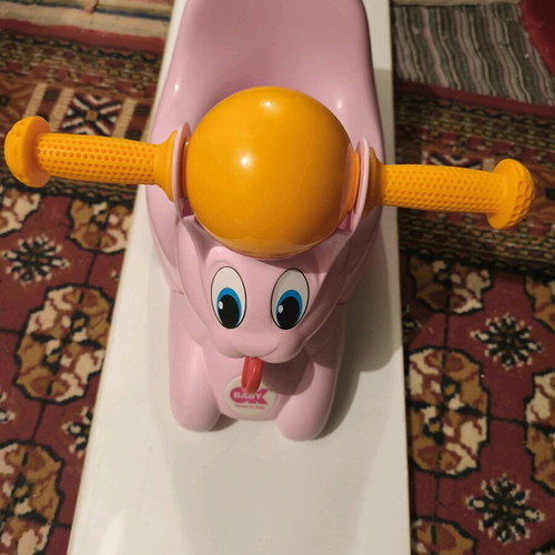 Yo-yo used with scooter-shaped handlebar for toilet training