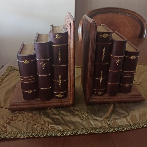 Bookends, brown color