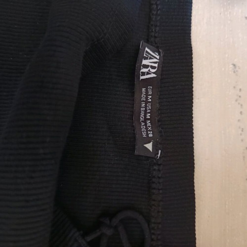 Zara black fitted skirt like new, size M