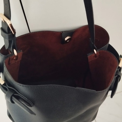 H&M black shoulder bag like new, medium size with clasp
