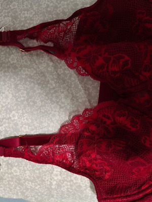 Chantelle bra 75E like new, red, convertible straps