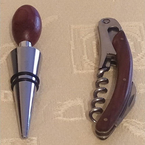 Wine accessories set