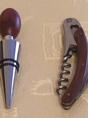 Wine accessories set